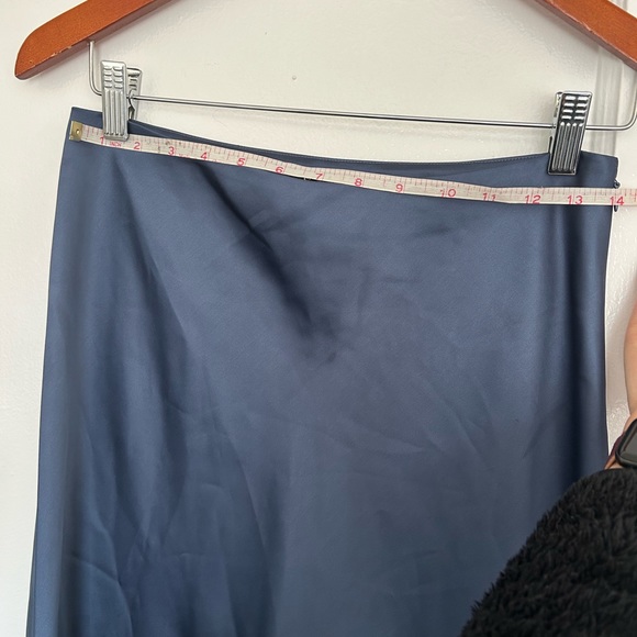 Club Monaco satin midi skirt - Picture 5 of 5